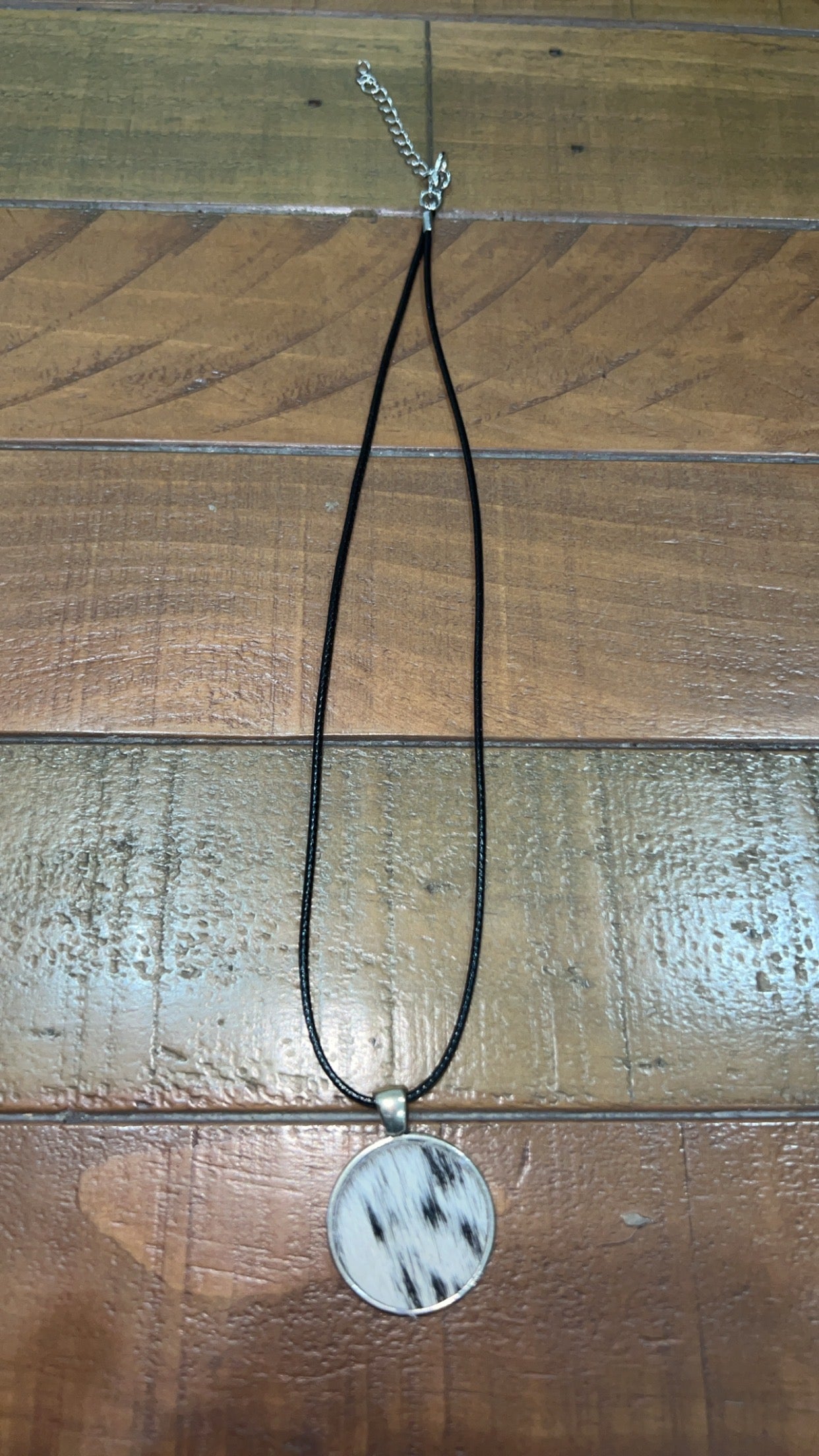 Cowhide Necklace 23mm